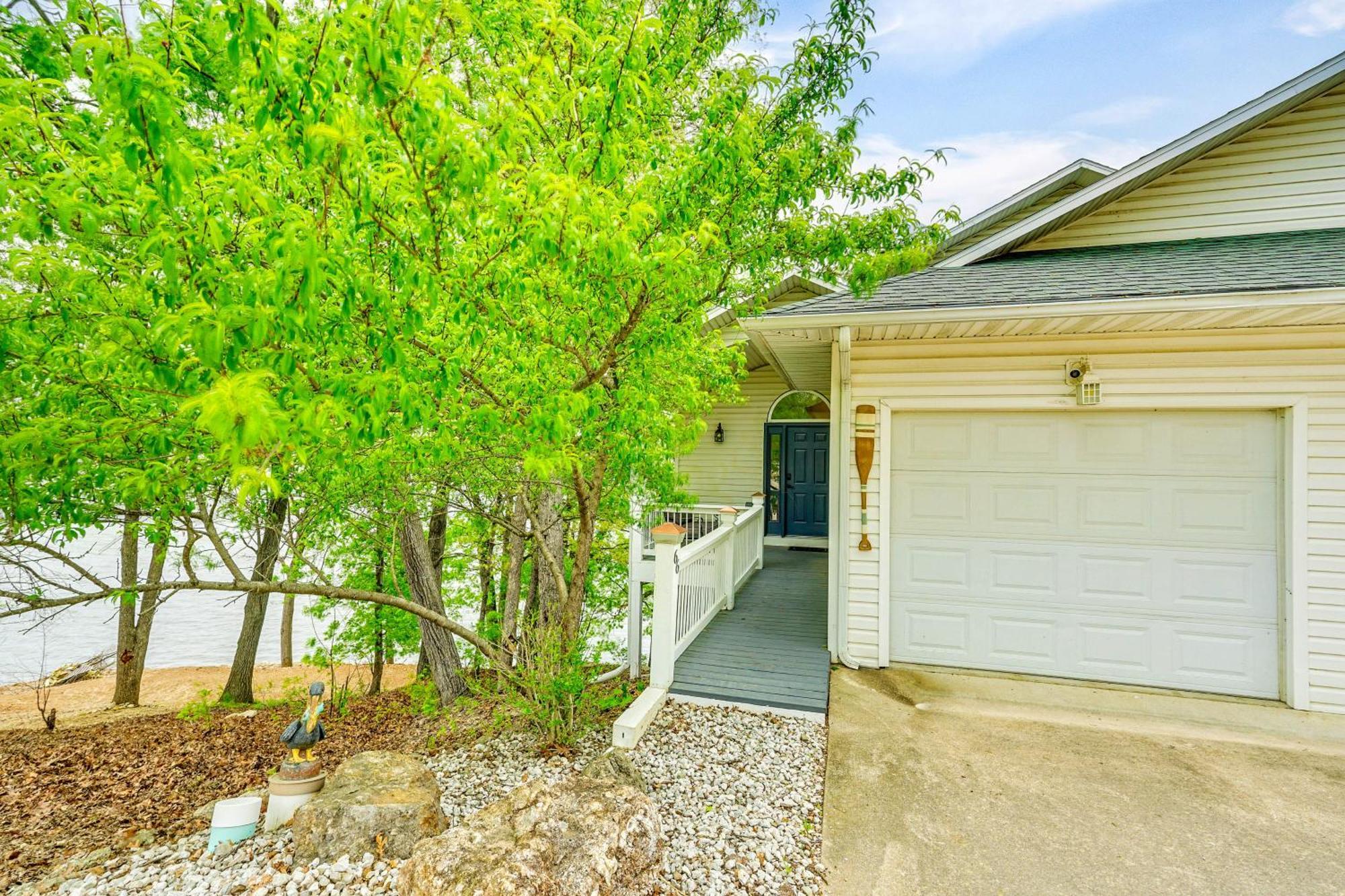 Townhouse With Shared Dock On Lake Of The Ozarks! Buitenkant foto